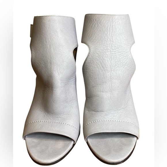 Vince Addie Leather Peep-Toe Bootie in Taupe Women’s Size 7.5 - Picture 3 of 13